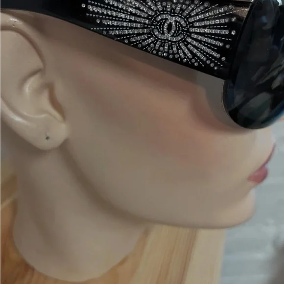 CHANEL Black Sunglasses with Crystal Details - Picture 3 of 5
